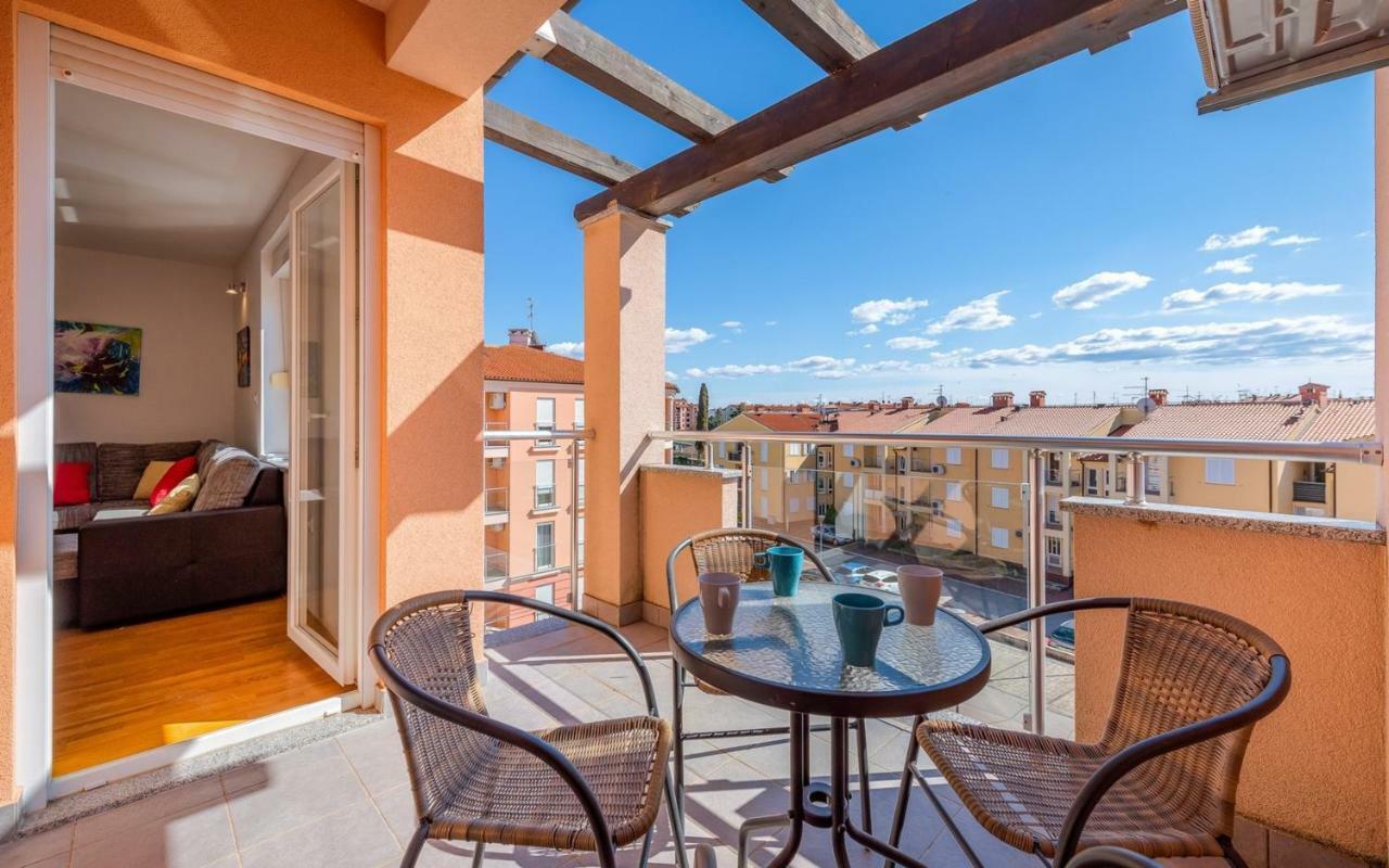 Laura House With Apartment Umag Exterior photo